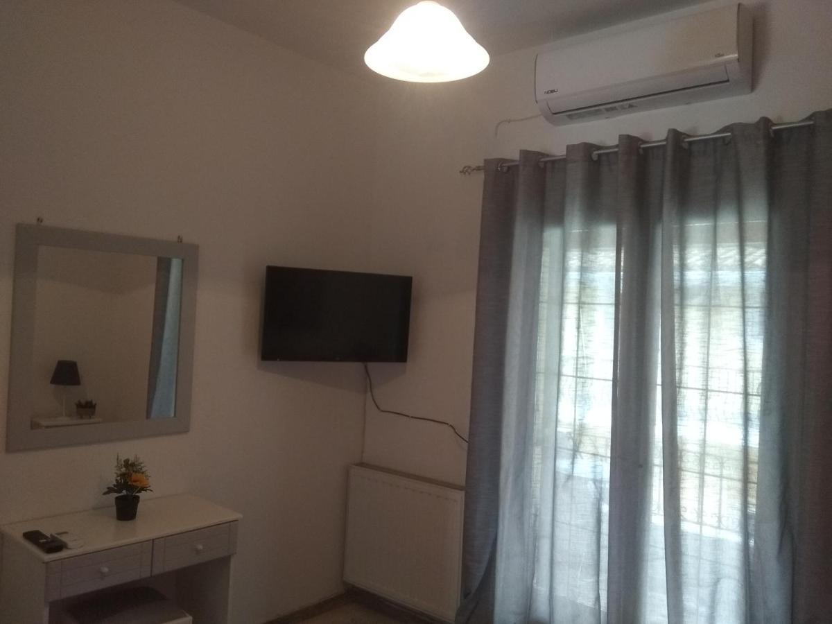 Demy'S Studio Apartment Acharavi  Luaran gambar