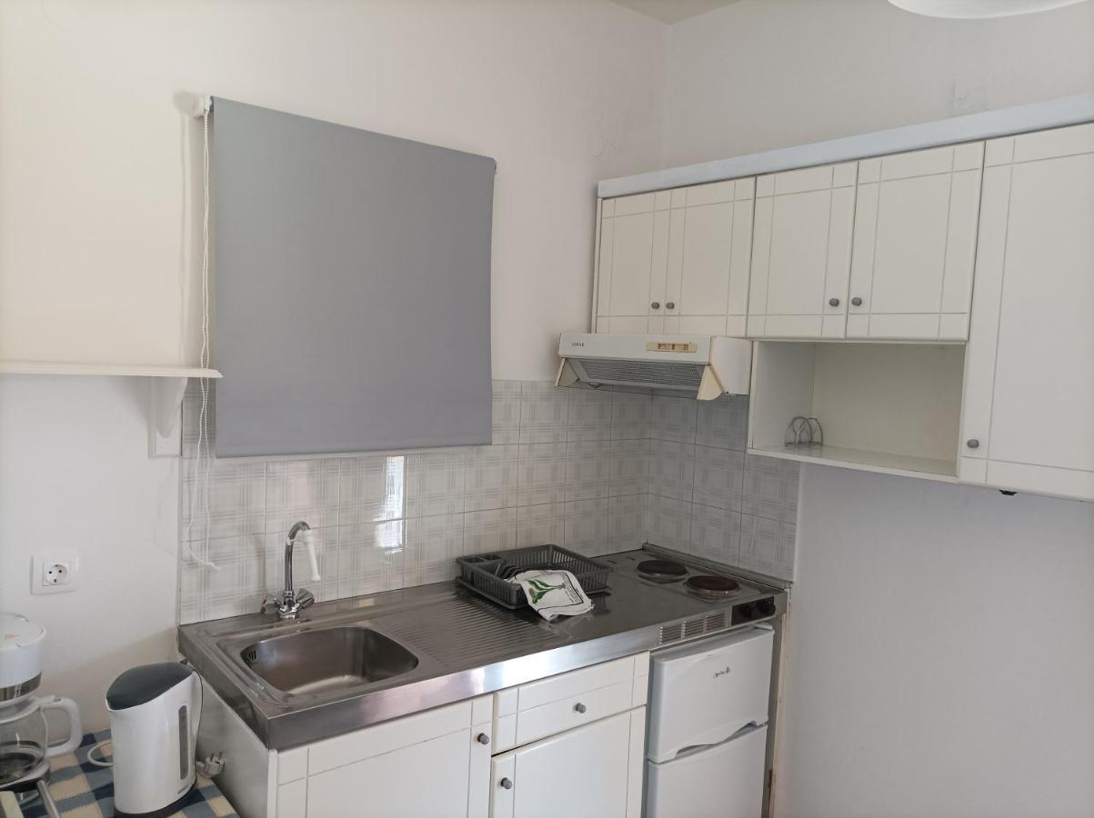 Demy'S Studio Apartment Acharavi  Luaran gambar